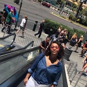 Meet your Posher, Ezziee